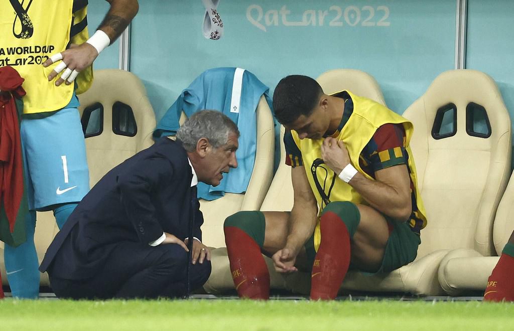 Portugal coach Fernando Santos (L) talks with Cristiano Ronaldo.