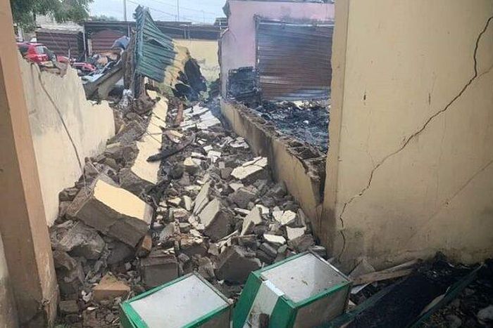Hoodlums set INEC office in Ogun on fire. (Tribune)