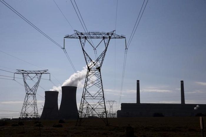 Electricity pylons are seen near Arnot Power Station's cooling towers, east of Middelburg in Mpumalanga province, September 8 2015.   REUTERS/Siphiwe Sibeko