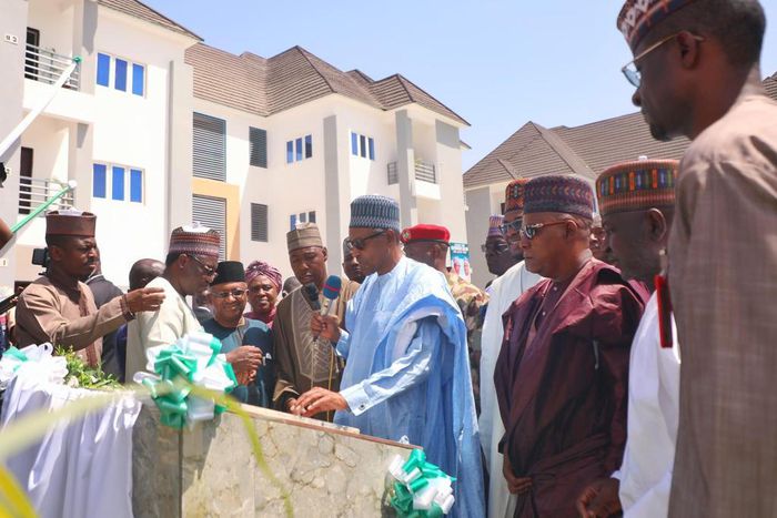 Buhari commissions projects in Borno, says Zulum deserves 2nd term. [Twitter:HaleeAbatcha]