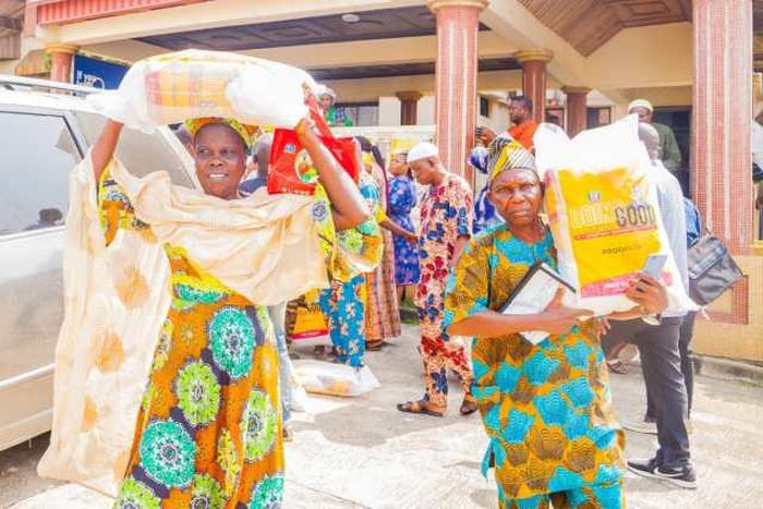 Lagos senator Abiru distributes 8,500 food packs, says better days coming  [Kosofe Post]