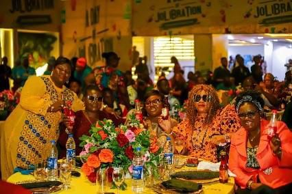 Drink, savour, celebrate! The new Hydr8 100 & D’Vybe are your next favourite drinks