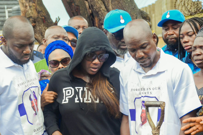 Mercy Johnson weeps over late father [Instagram/MercyJohnson]