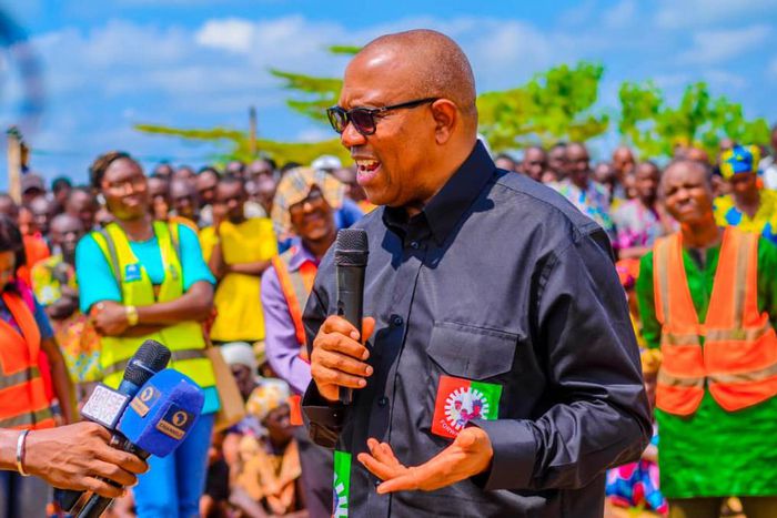 Peter Obi welcomed with cheers as he ride boat to visit Benue flood victims