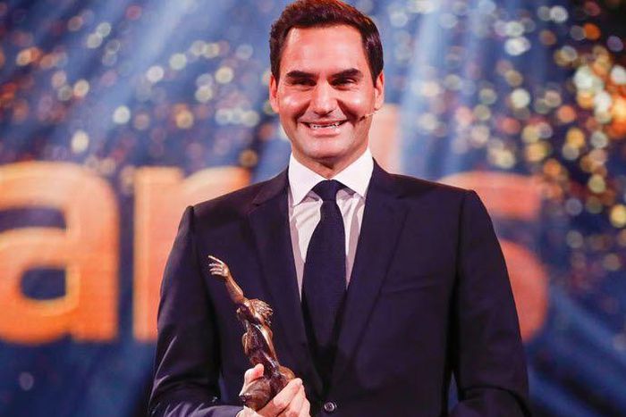 Roger Federer receives Swiss best sportsman of the year award