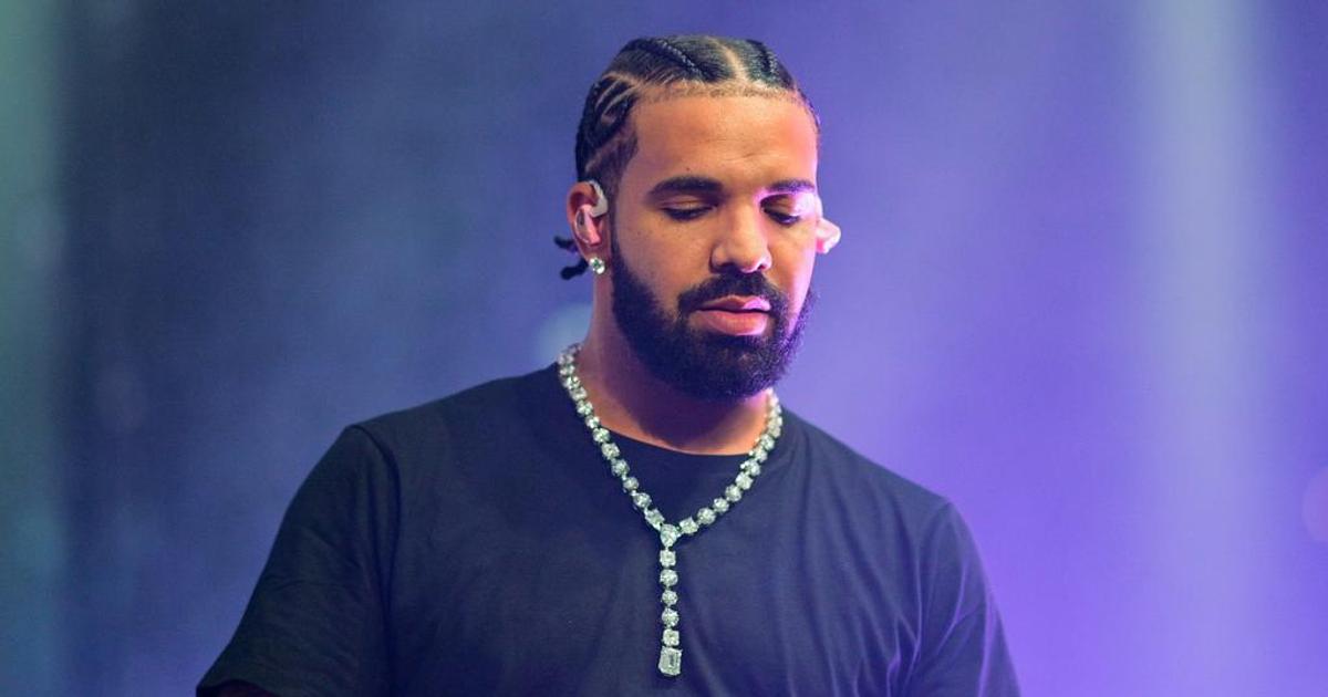 Drake gets bombarded with bras thrown by female fans during performance ...