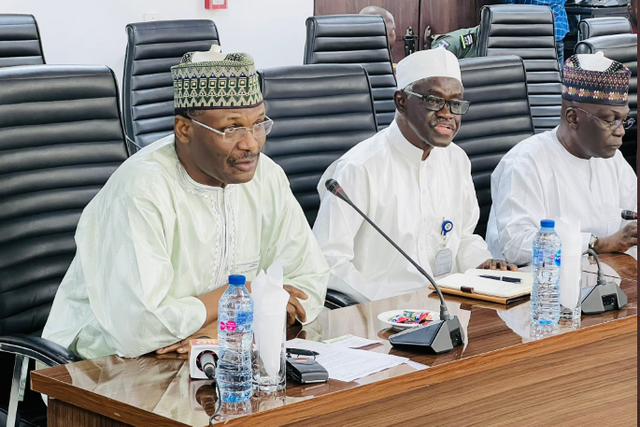 The Chairman of the Independent National Electoral Commission (INEC), Prof Mahmood Yakubu and other INEC officials during meeting with Labour Party lawyers on Monday, March 13, 2023, in Abuja. (INEC/Twitter)