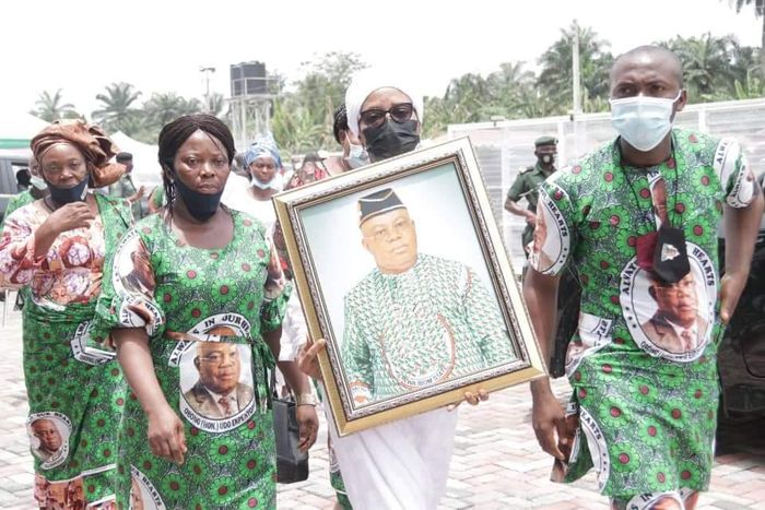 Obong Udo Ekpenyong's wife during his funeral in 2021 [ArewaReporters]