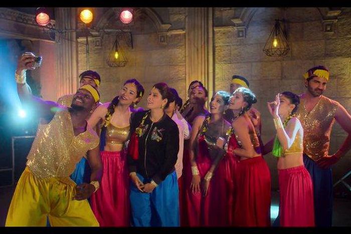 'Postcard' features Tobi Bakre [Instagam/Hamishadaryaniahuja]