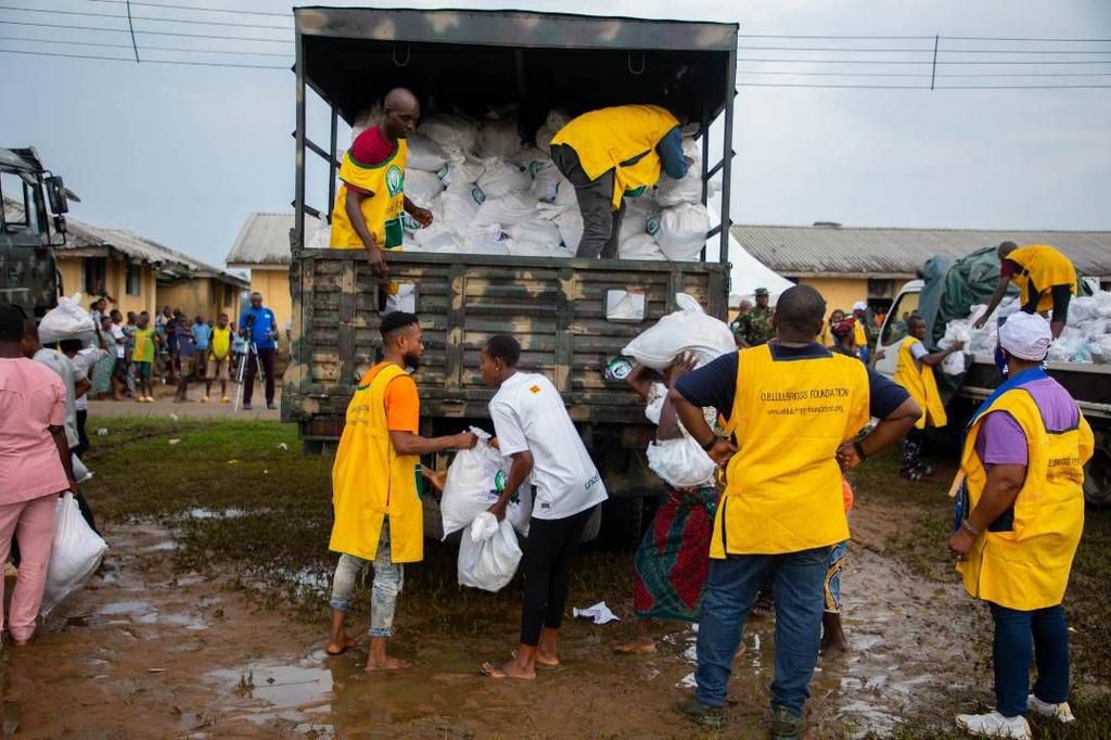 O.B. Lulu-Briggs Foundation donates over N60 million relief items to flood victims in Rivers.