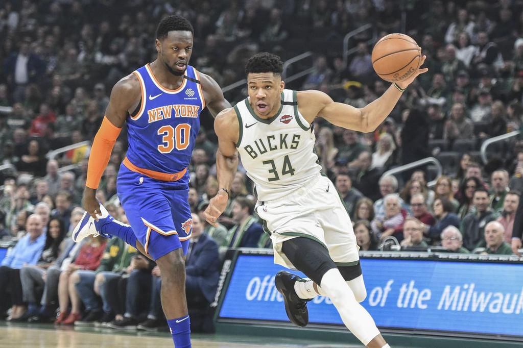 New York Knicks vs Milwaukee Bucks NBA game