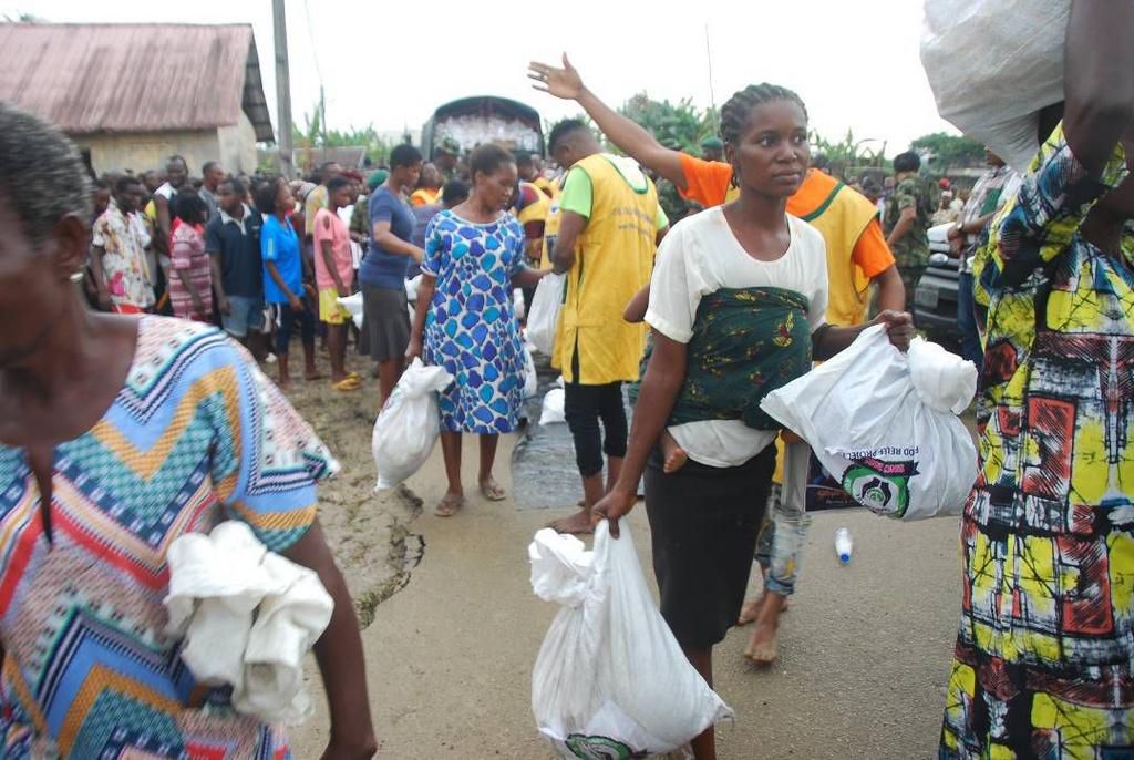 O.B. Lulu-Briggs Foundation donates over N60 million relief items to flood victims in Rivers.