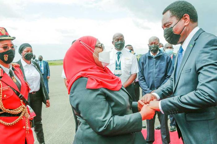 Zambian President Hakainde Hichilema and Tanzanian President Samia Suluhu Hassan