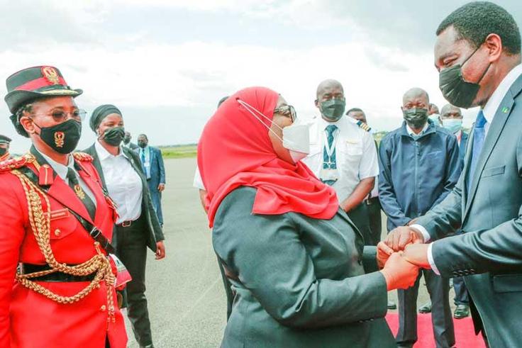 Zambian President Hakainde Hichilema and Tanzanian President Samia Suluhu Hassan