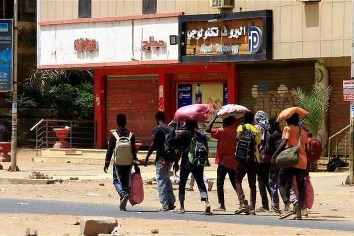 The Federal Government is set to repatriate about 5,500 Nigerians, including students stranded in Khartoum in Sudan. (Platinum Post)