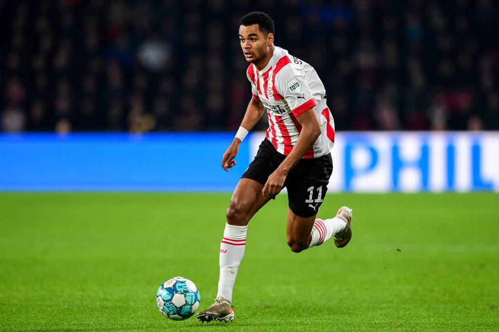 EINDHOVEN - Cody Gakpo of PSV Eindhoven during the Dutch Eredivisie match between PSV Eindhoven and AZ at Phillips Stadium on November 12, 2022 in Eindhoven