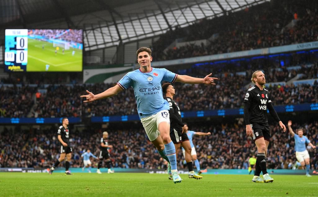 Julain Avarez opened the scoring for Man City against Fulham in the Premier League