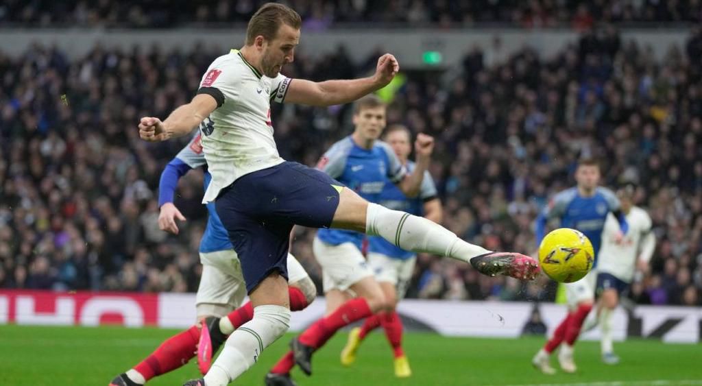 Harry Kane scored to send Tottenham into the FA Cup fourth round