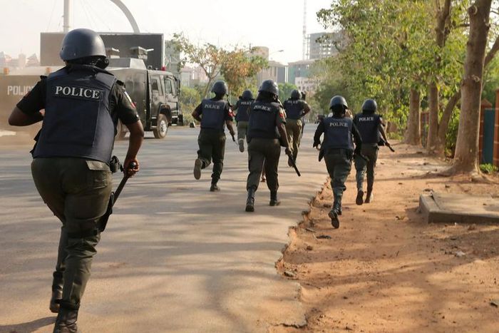 Policemen run for their lives as gunmen attack bullion van in Ondo (TheSun)