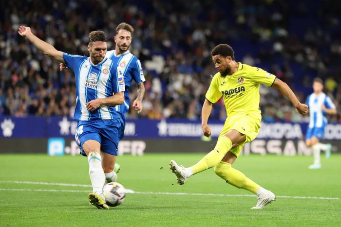 November 9, 2022, Sabadell, Barcelona, Spain: Barcelona Spain 09.11.2022 Sergi Gomez (Espanyol Barcelona) and Arnaut Danjuma (Villarreal CF) battle for the ball during the La Liga Santander between Espanyol and Villarreal CF