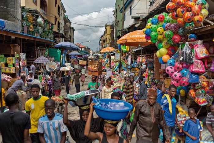 FG intensifies effort to lift 34 million Nigerians out of poverty by 2025. (Robin Hammond)