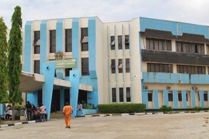 Niger Assembly impeaches Majority, Deputy Majority Leader. [ripplesnigeria]