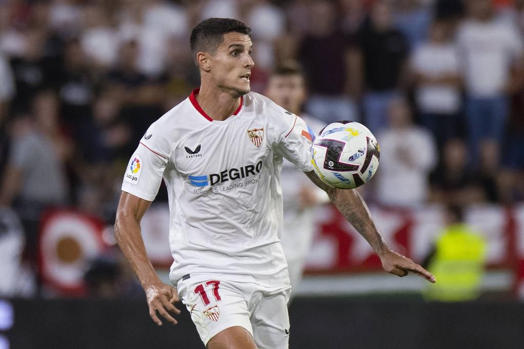 Erik Lamela in action for Sevilla