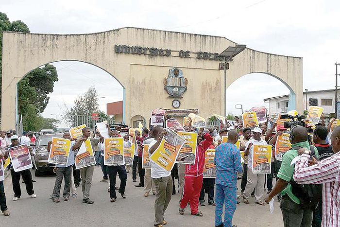 UNICAL students protesting at the school gate over poor infrastructural facilities