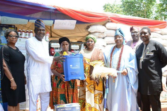 Presentation of agricultural inputs to a beneficiary during the flag-off of the 2022 Agricultural Value Chains Enterprise  Support Programme on Thursday in Ikorodu Local Government Area. [NAN]
