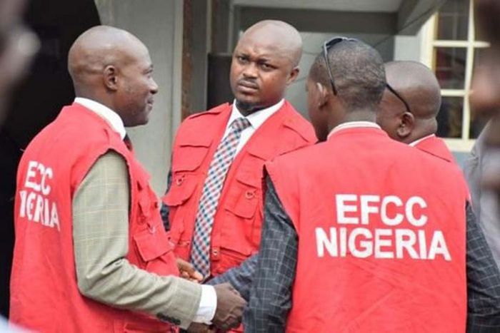 Operatives of the Economic and Financial Crimes Commission (EFCC). [dailynigerian]