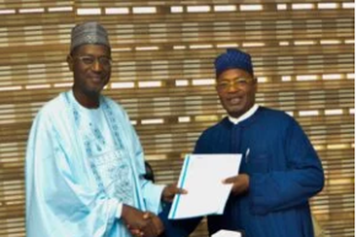 (left) Minister of Housing and Urban Development, Mr Ahmed Dangiwa and REDAN, President,Alhaji Aliyu Wammako (Credit: NAN)