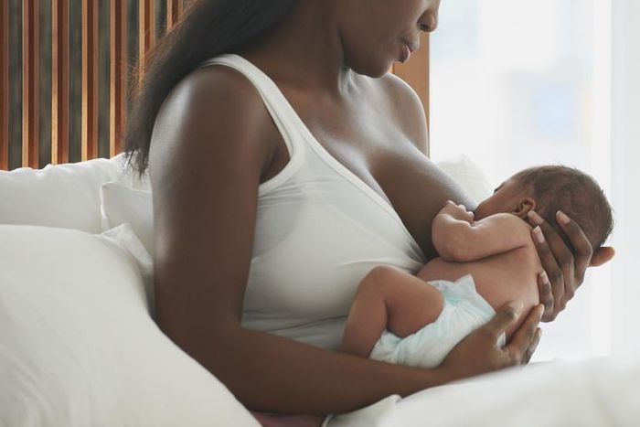 Back to breast: Tips for breastfeeding after bottle feeding