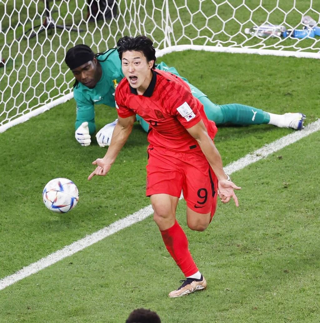 Cho Gue-sung celebrates against Ghana.