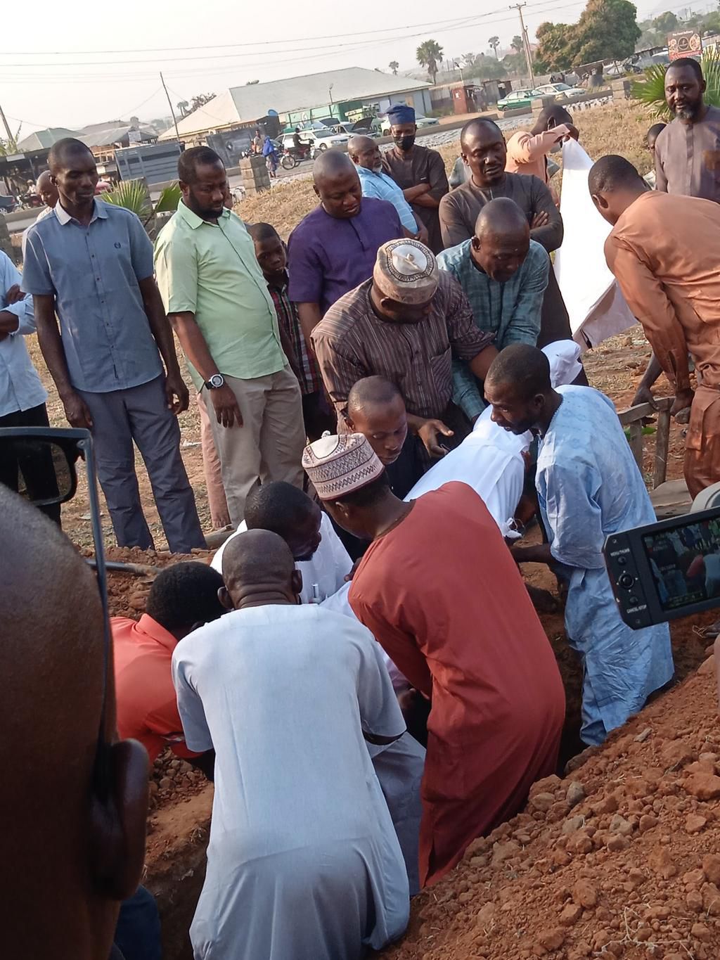 Nabeeha Al-Kadriyar being laid to rest [Twitter-@Amir The Savage]