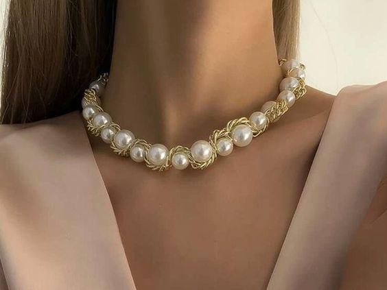 Pearl Necklace (Etsy)