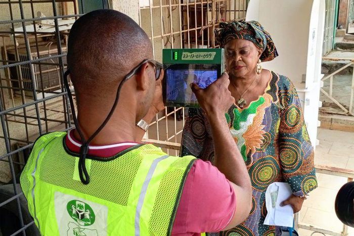 INEC officials arrived early in Lokoja, Kogi State capital and have started accreditation for voters in the area. [Punch]