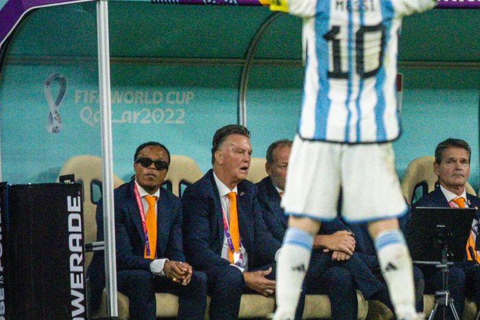 Lionel Messi mocking Louis van Gaal after the match.