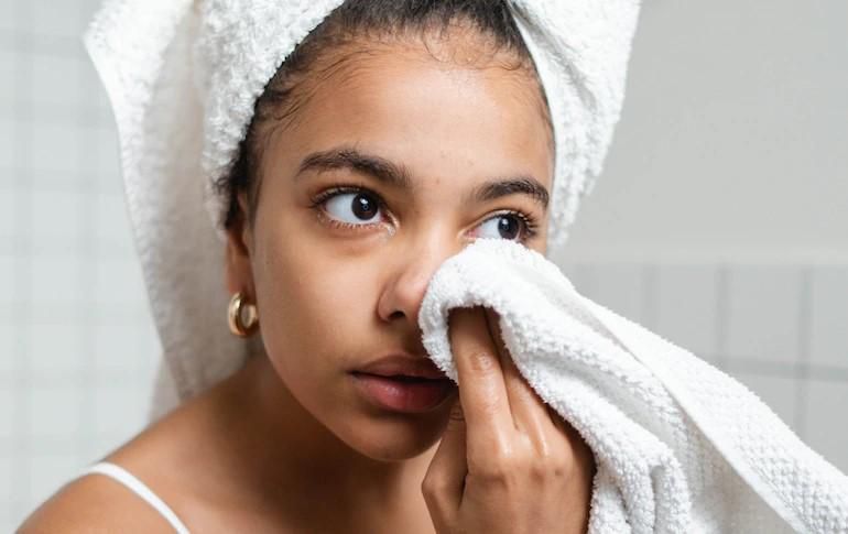 cold towel to depuff