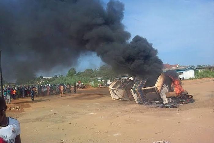 Angry crowd lynch man to death for using his nephew   for ritual [The Whistle Newspaper]