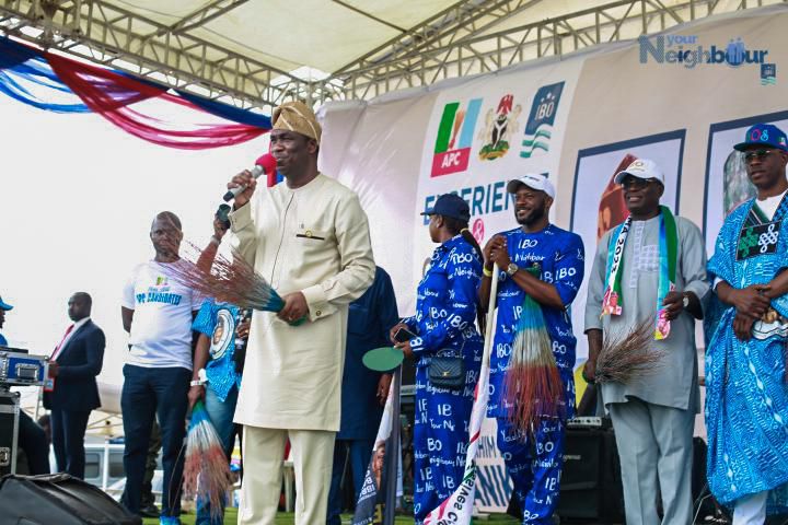 The Deputy governor of Lagos State, Obafemi Hamzat, drums support for IBO