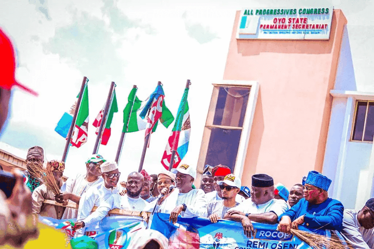 PDP, Accord, ADC members defect to APC in Oyo