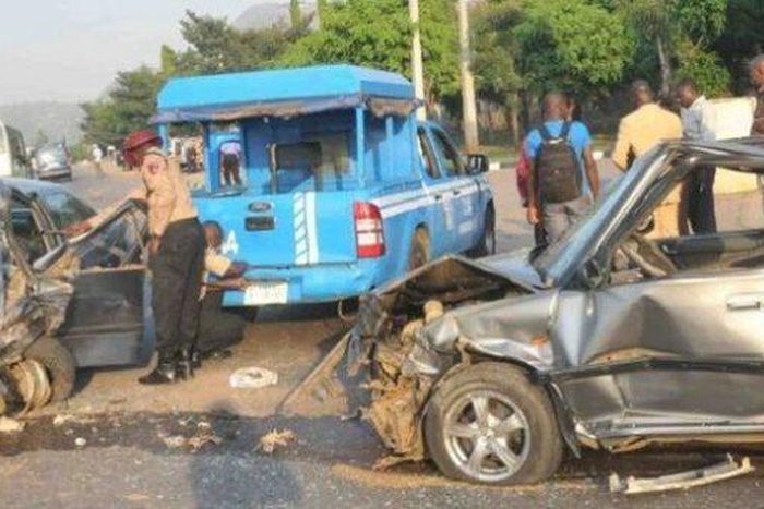 6 die,12 injured in Christmas Day accident on Lagos-Ibadan Expressway (PM News)
