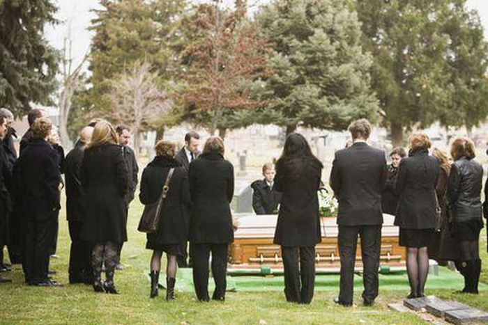 Choosing The Perfect Farewell: Best funeral caskets for sale