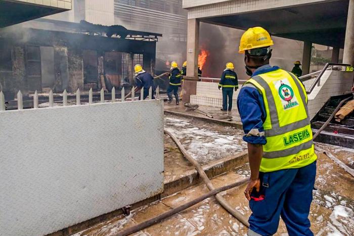 Sanwo-Olu visits Akere market, sympathises with fire victims.
