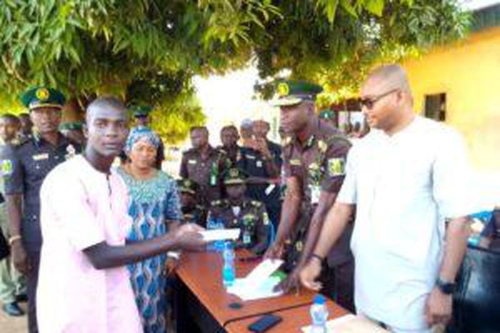 FG settles ₦52m fines, compensation for 399 inmates in Kaduna