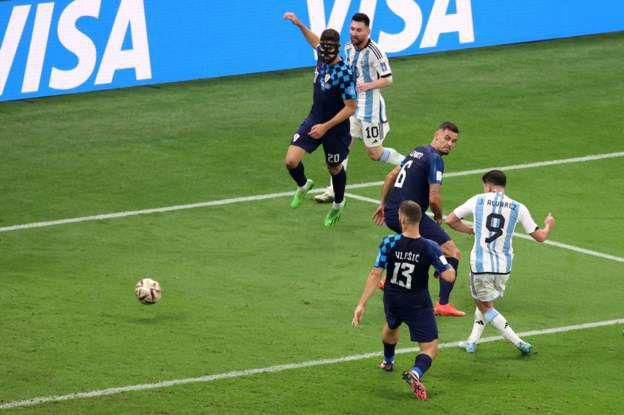 Julian Alvarez finishes off a wonderful Messi assist to make it 3-0 to Argentina against Croatia
