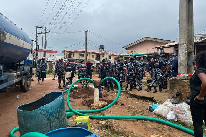 Oil thieves abscond as police storm NNPC pipeline site in Lagos. [Twitter | BenHundeyin]