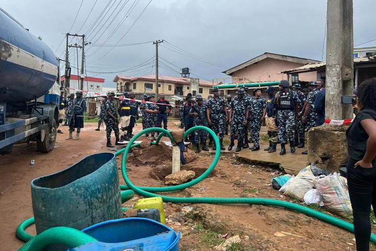 Oil thieves abscond as police storm NNPC pipeline site in Lagos. [Twitter | BenHundeyin]