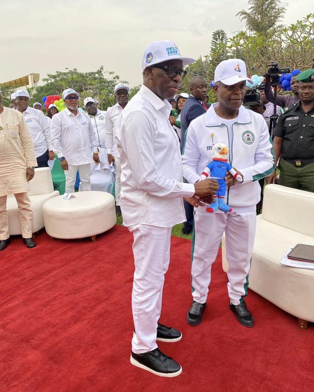 Governor of Delta State, Ifeanyi Okowa presenting a miniature Uzo, the National Sports Festival, Delta 2022 mascot to The Vice President of Nigeria, Professor Yemi Osinbajo during the Festival Lighting of Touch Ceremony at Aso Rock Villa.|| AFP