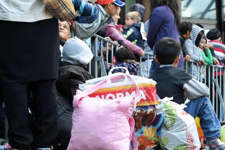 800,000 asylum (Credit: France 24)